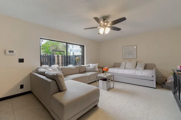 $2,300 | 393 Lake Arbor Drive, Palm Springs, FL 33461