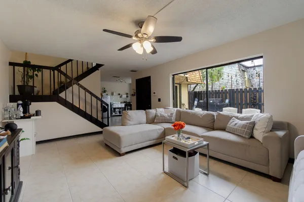 $2,300 | 393 Lake Arbor Drive, Palm Springs, FL 33461