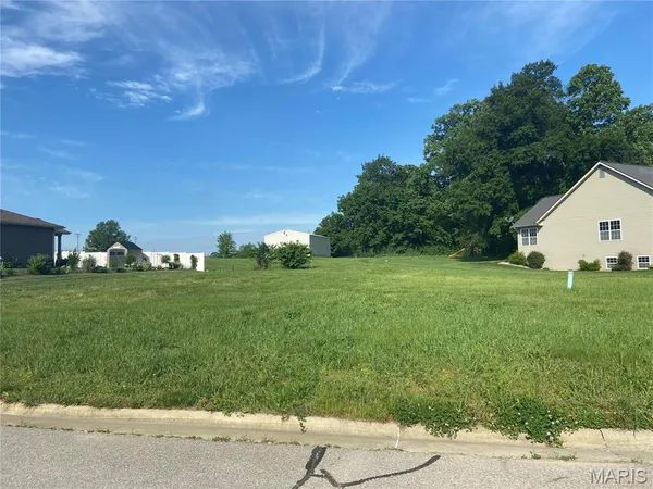 $41,400 | 437 Galen Drive, Trenton, IL 62293