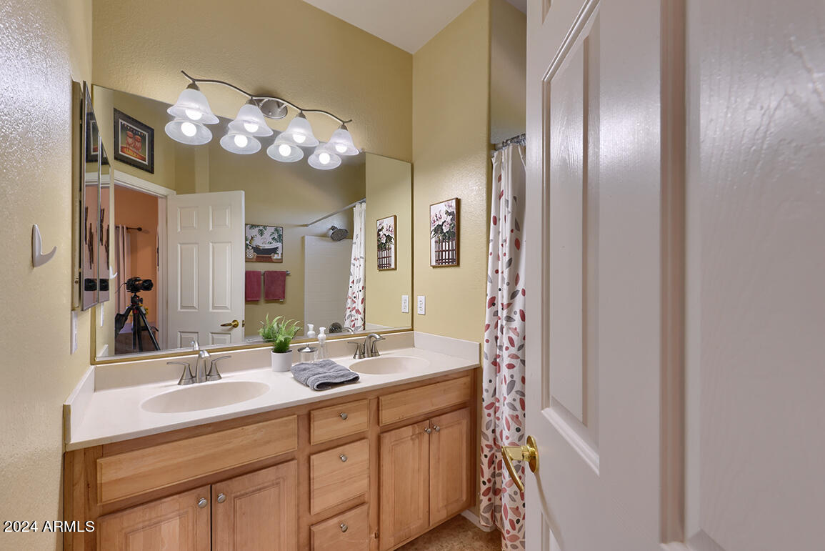 1702 East Bell Road, Unit 187 Phoenix, AZ 85022 - Photo 11 of 22 Primary Bath w/2 Sinks