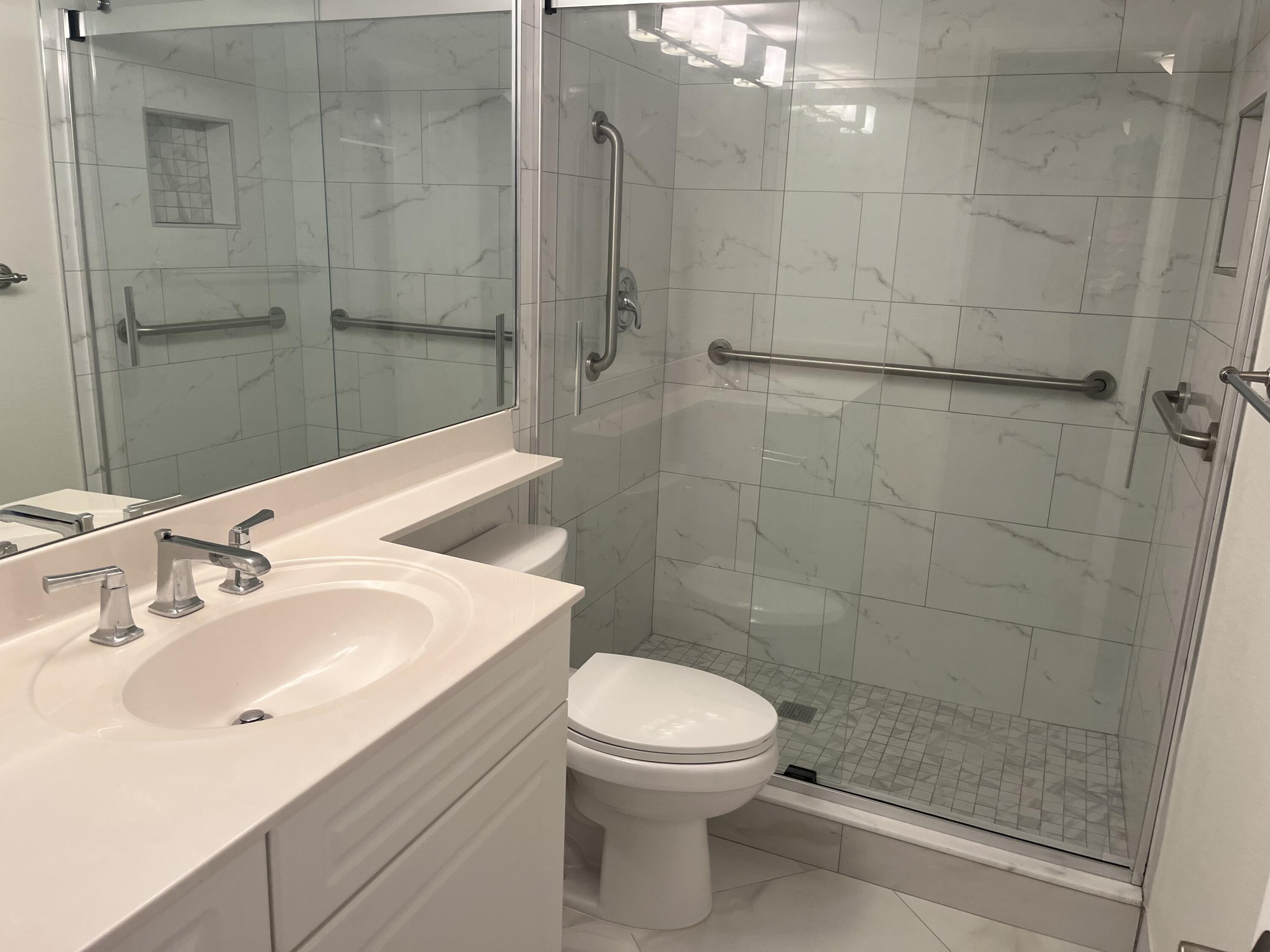1000 Spanish River Road, Unit 1F Boca Raton, FL 33432 - Photo 16 of 29 Shared Bath