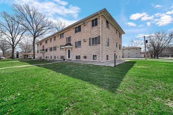 $1,800,000 | 1623 Portage Avenue, Chesterton, IN 46304