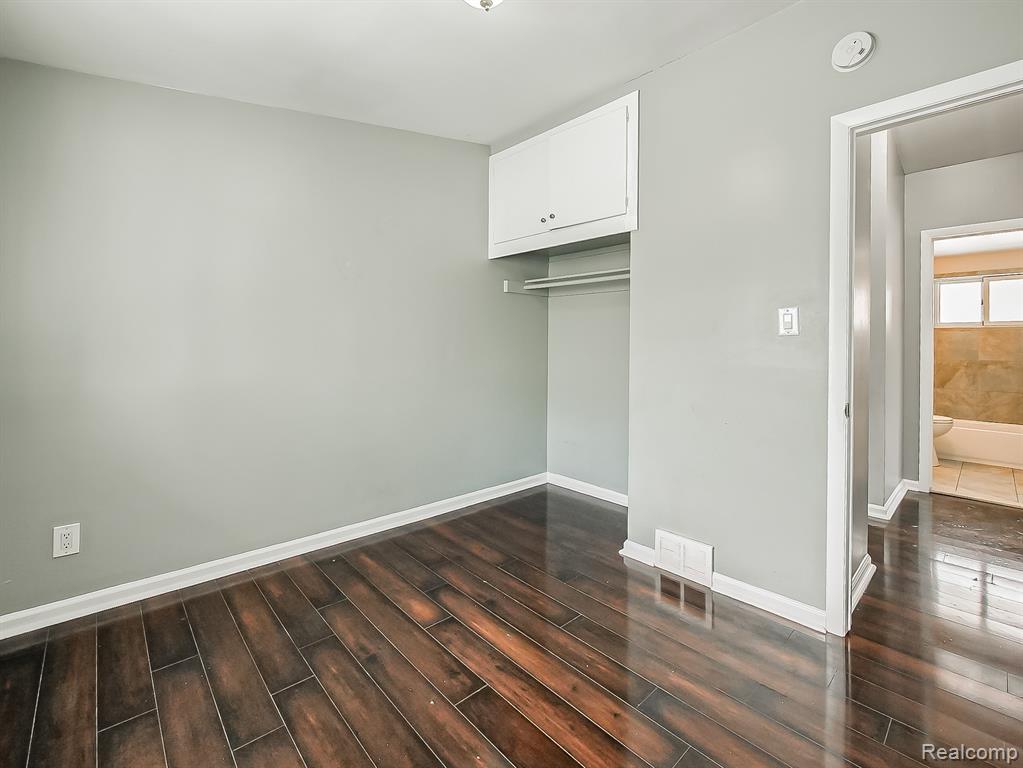 1283 Featherstone Road Pontiac, MI 48342 - Photo 17 of 34