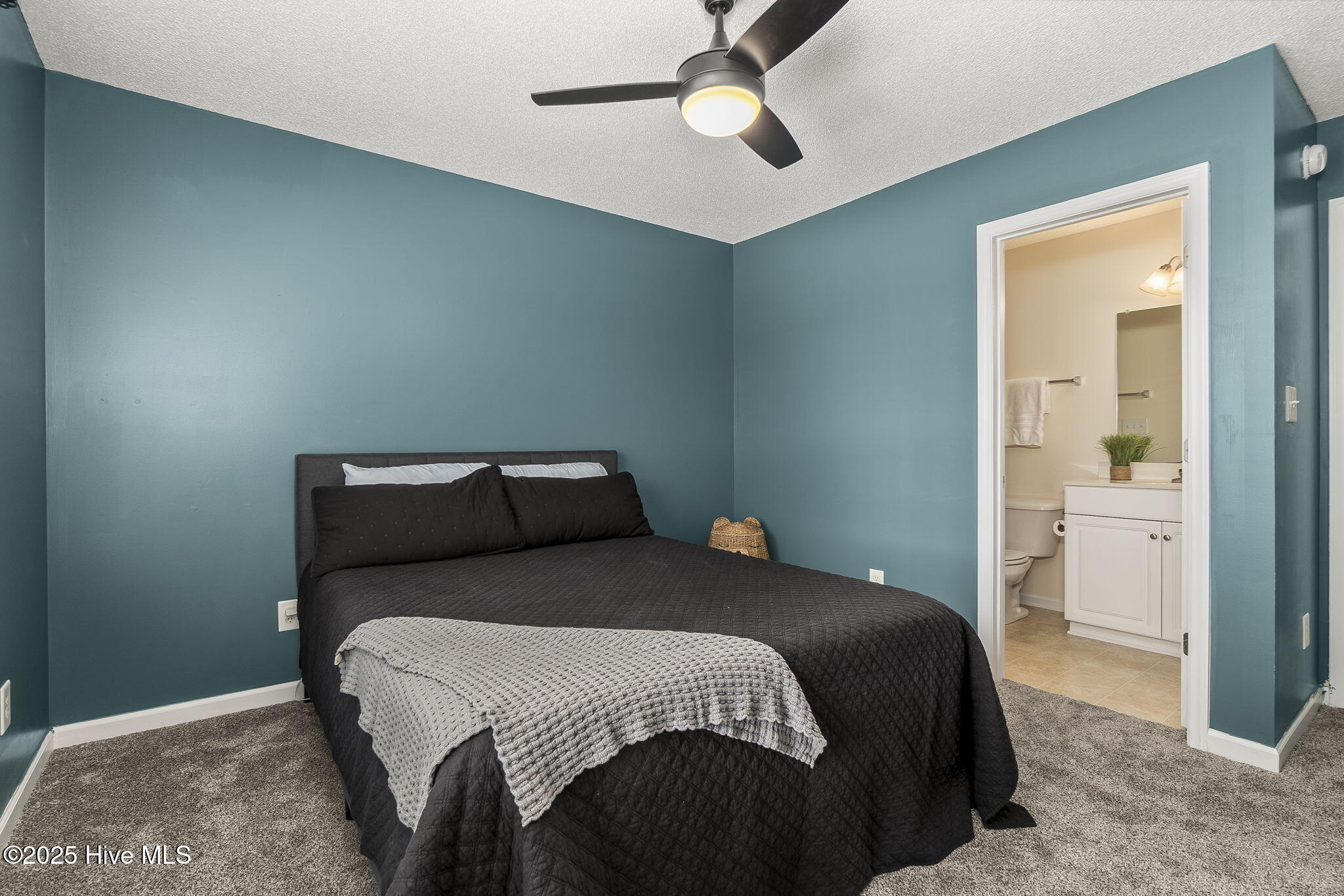 601 Peletier Loop Road Peletier, NC 28584 - Photo 23 of 33 Guest bedroom suite