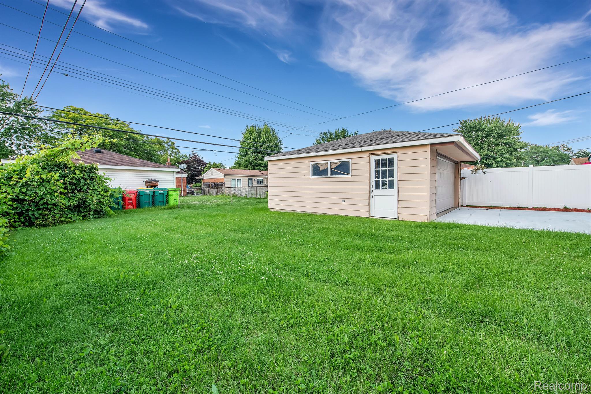 15261 Common Road Roseville, MI 48066 - Photo 6 of 26 Gallery Image 6