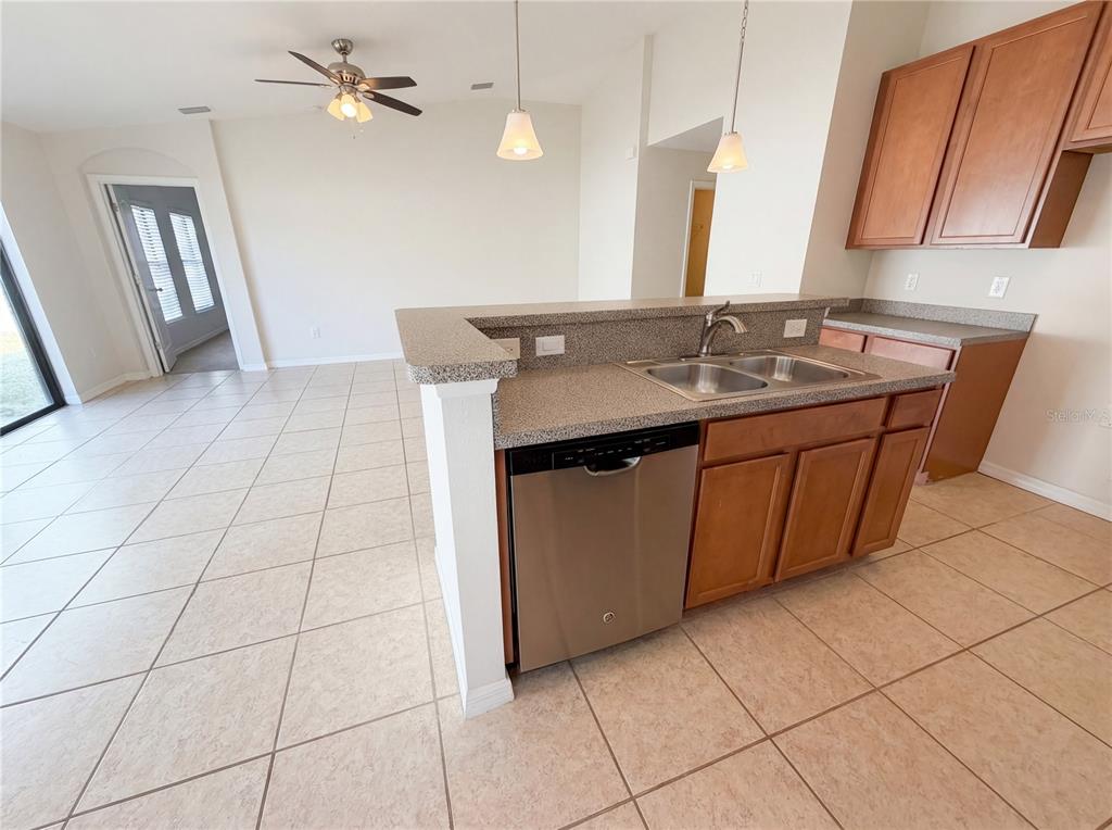 11212 Carrick Stone Street Wimauma, FL 33598 - Photo 14 of 24