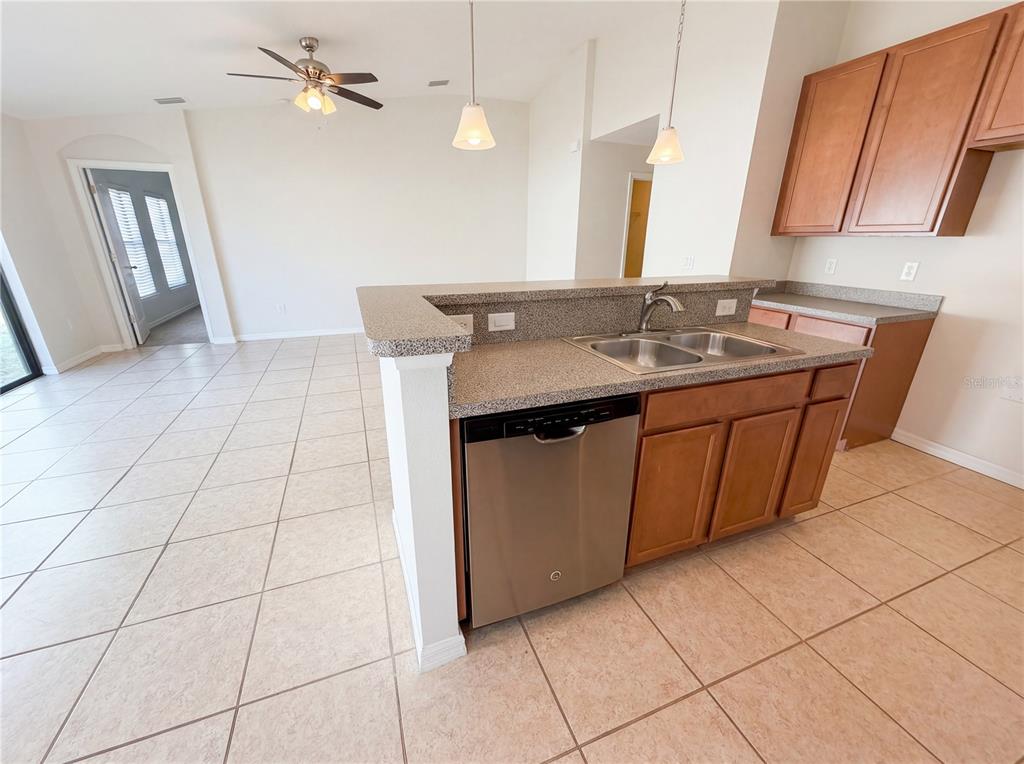 11212 Carrick Stone Street Wimauma, FL 33598 - Photo 15 of 24
