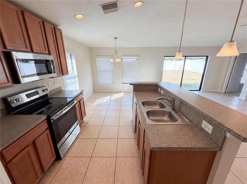 11212 Carrick Stone Street Wimauma, FL 33598 - Photo 16 of 24