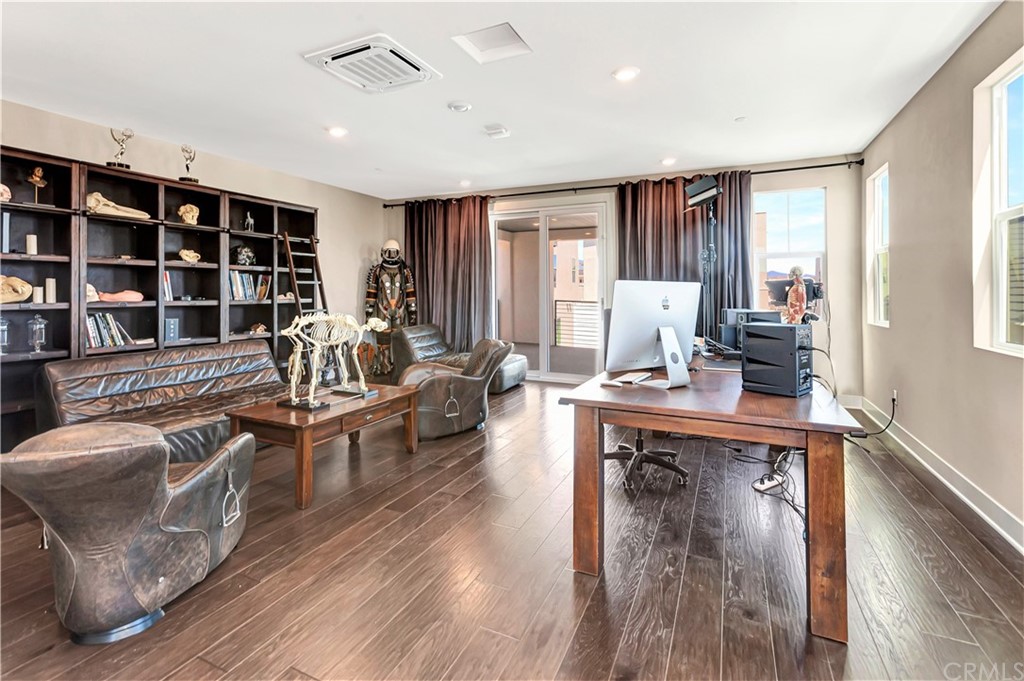 109 Scale Irvine, CA 92618 - Photo 22 of 32