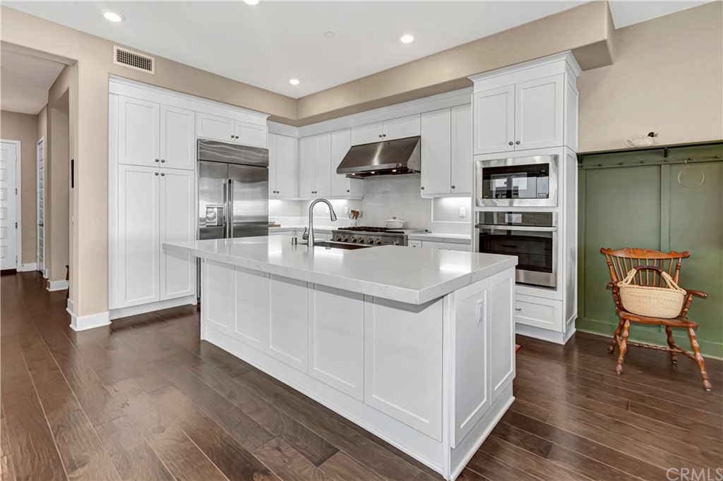 109 Scale Irvine, CA 92618 - Photo 6 of 32