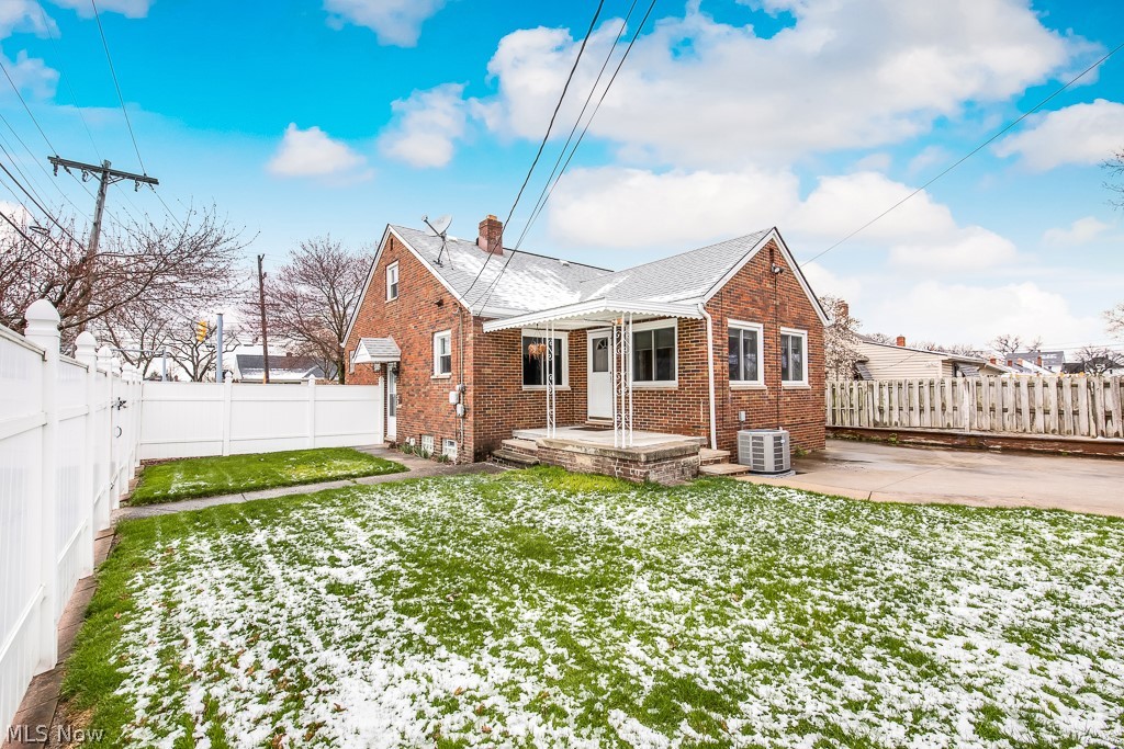 5919 Pearl Road Cleveland, OH 44130 - Photo 3 of 29 Gallery Image 3