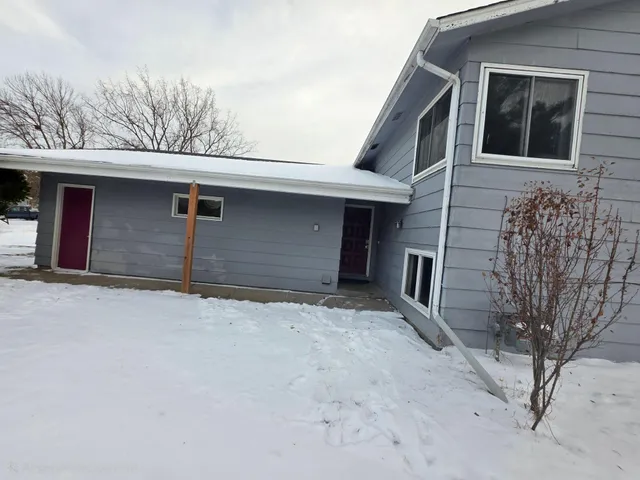$1,850 | 8423 Brunswick Avenue North, Brooklyn Park, MN 55443