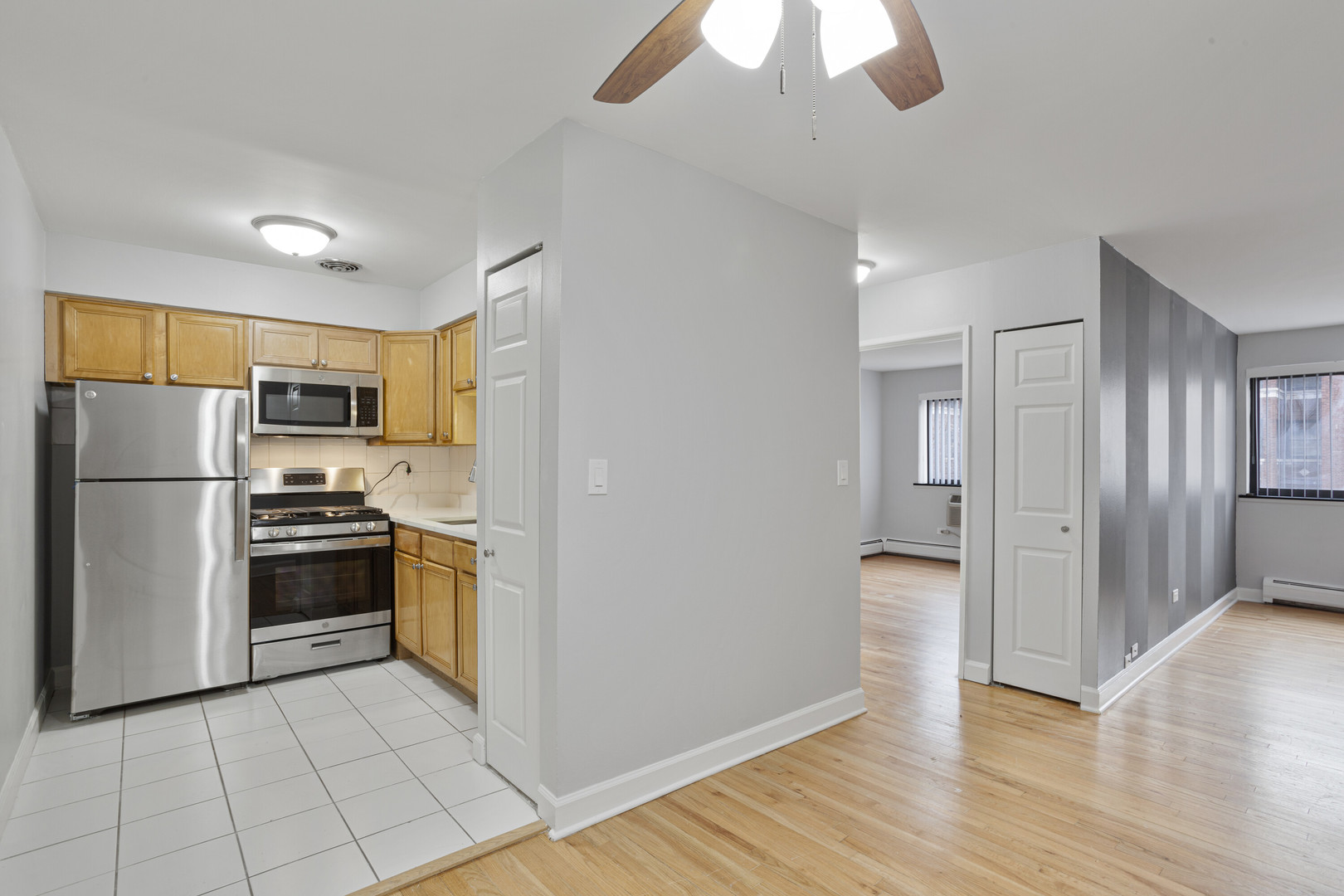 6758 North Sheridan Road, Unit 432 Chicago, IL 60626 - Photo 3 of 12