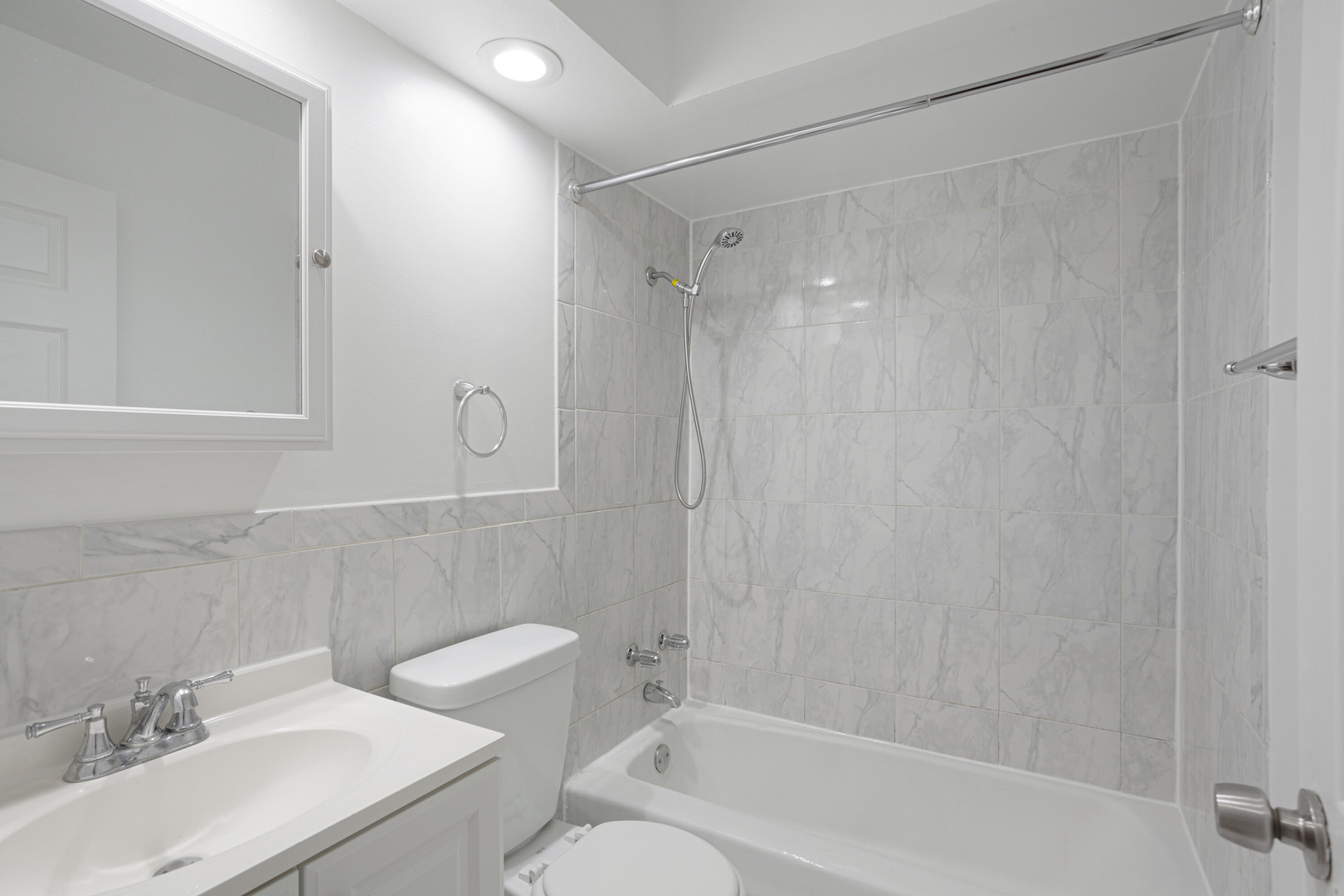 6758 North Sheridan Road, Unit 432 Chicago, IL 60626 - Photo 9 of 12