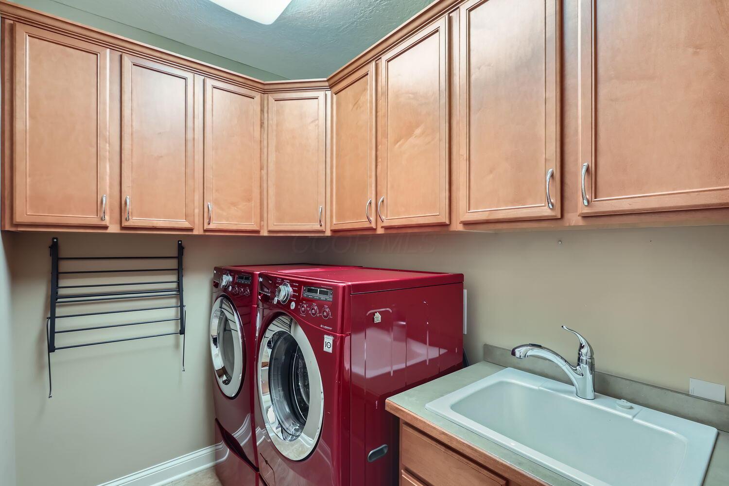 9040 Samari Place Powell, OH 43065 - Photo 11 of 31 Laundry Room