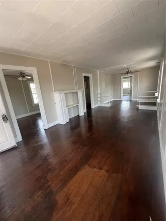 $1,000 | 107 North Miller, Unit 1/2, Breckenridge, TX 76424