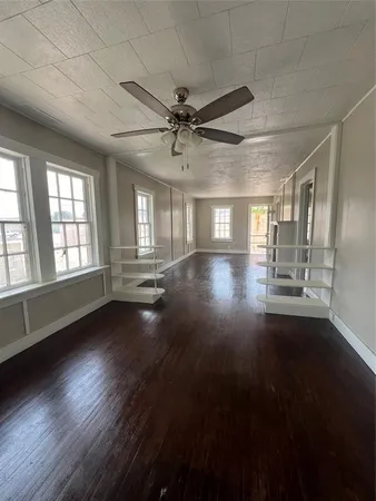 $1,000 | 107 North Miller, Unit 1/2, Breckenridge, TX 76424