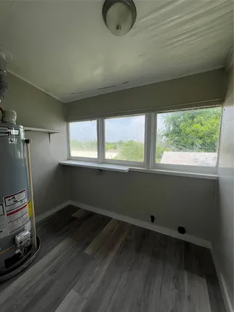 $1,000 | 107 North Miller, Unit 1/2, Breckenridge, TX 76424