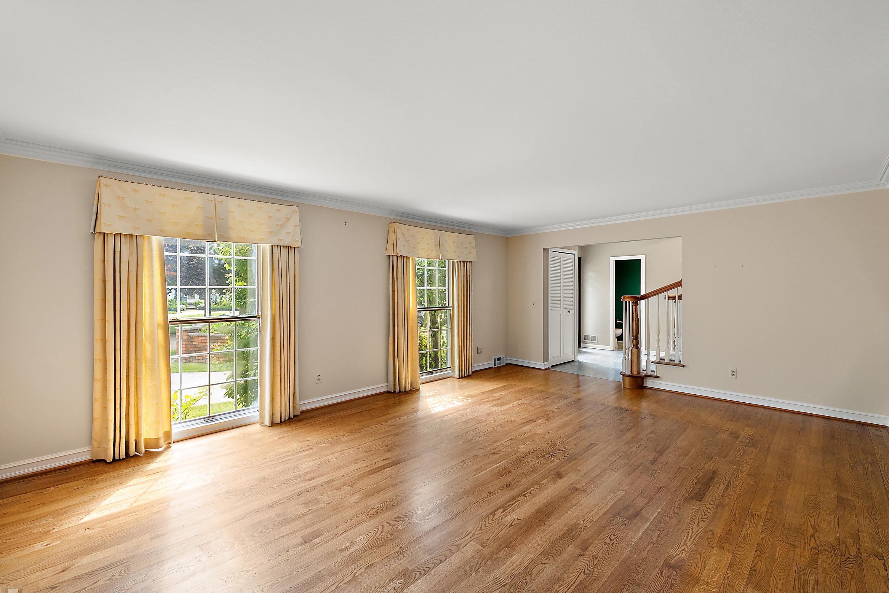656 Canterbury Road Grosse Pointe, MI 48236 - Photo 12 of 77 50151523-955887c8-ed9f-4f07-8dee-275e114ad790.JPG