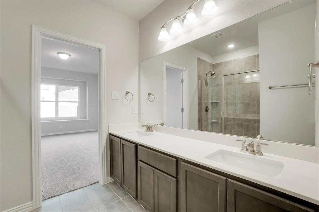 1127 Rusk Way Lewisville, TX 75077 - Photo 10 of 19 Gallery Image 10