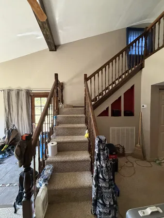 a view of entryway with a workspace