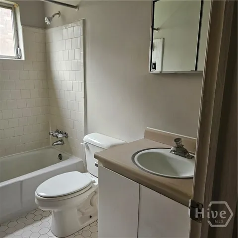 $1,300 | 4407 Caroline Drive, Unit C, Savannah, GA 31404