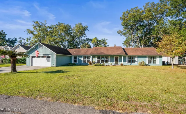 $789,000 | 5957 Pleasant Farm Drive, Beaufort, SC 29906