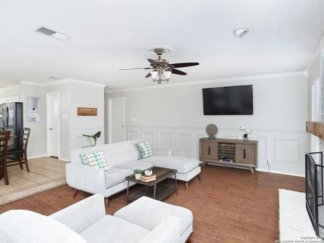 $2,795 | 18118 Summer Knoll, San Antonio, TX 78258