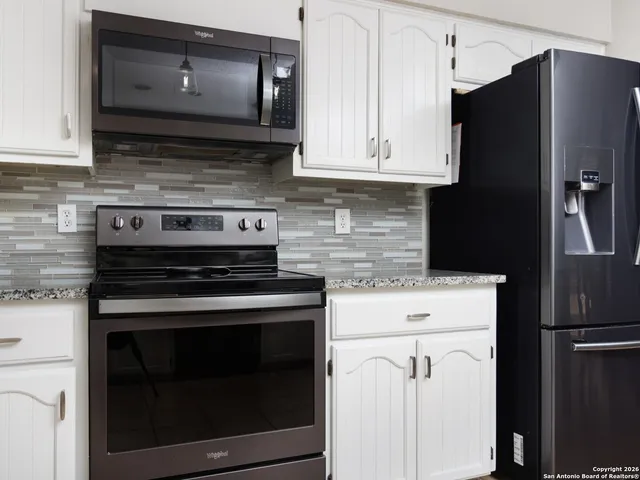 $2,795 | 18118 Summer Knoll, San Antonio, TX 78258