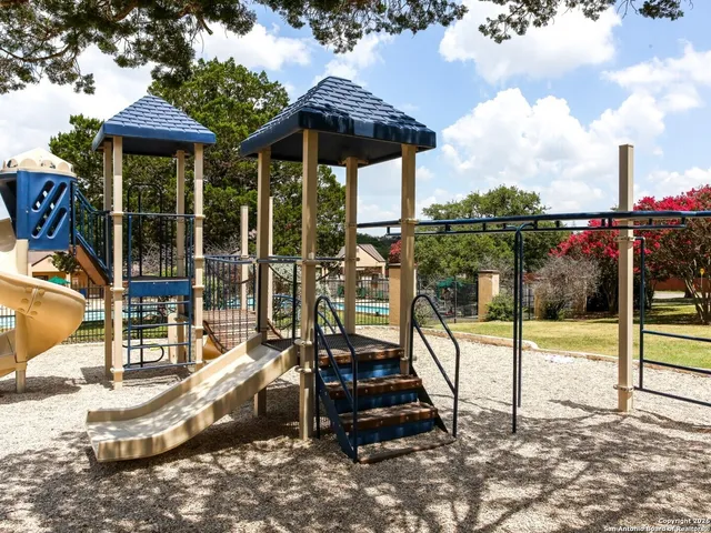 $2,795 | 18118 Summer Knoll, San Antonio, TX 78258