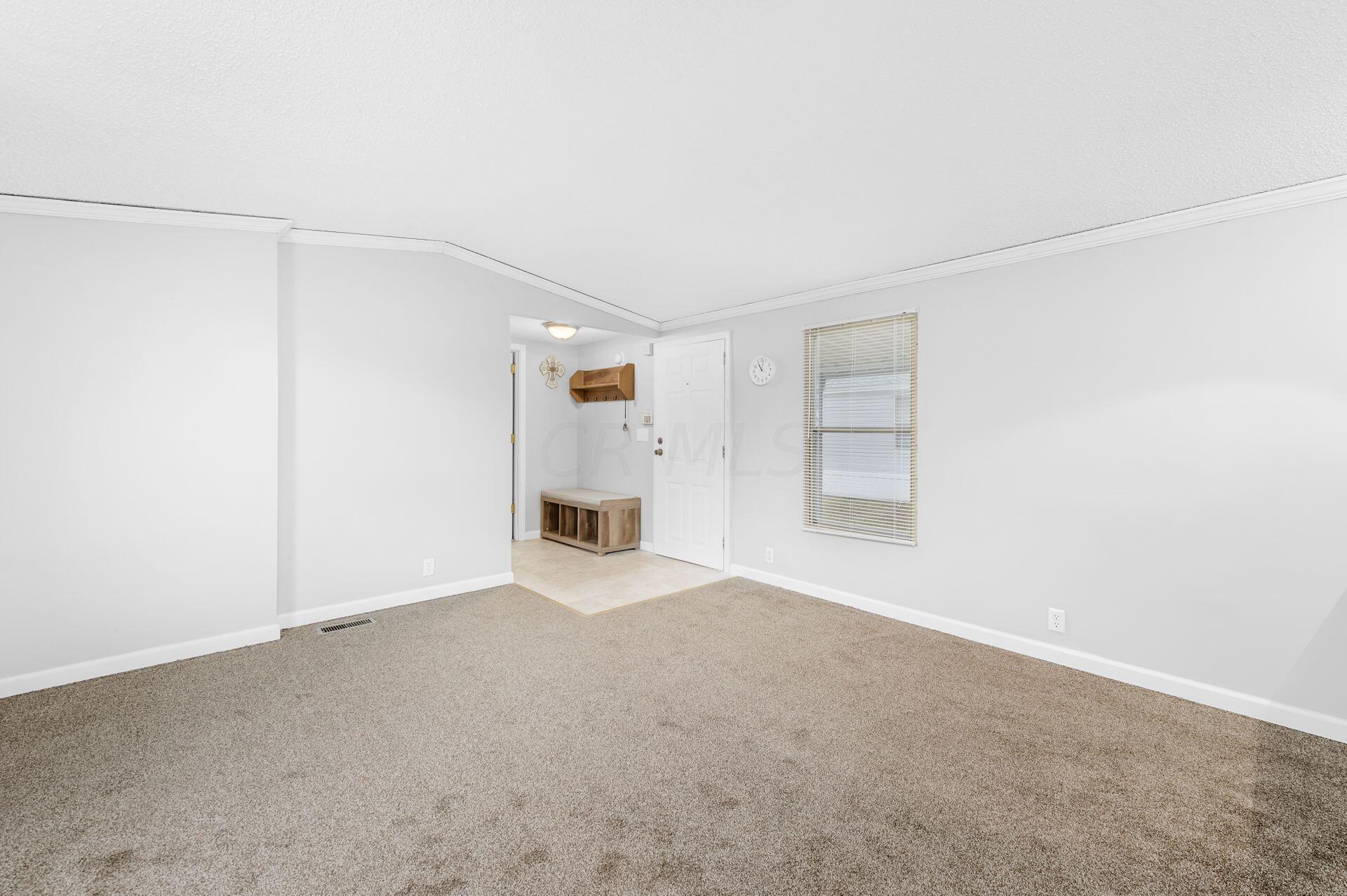 465 Chambersburg Road Columbus, OH 43207 - Photo 5 of 21 Living room and entry way!