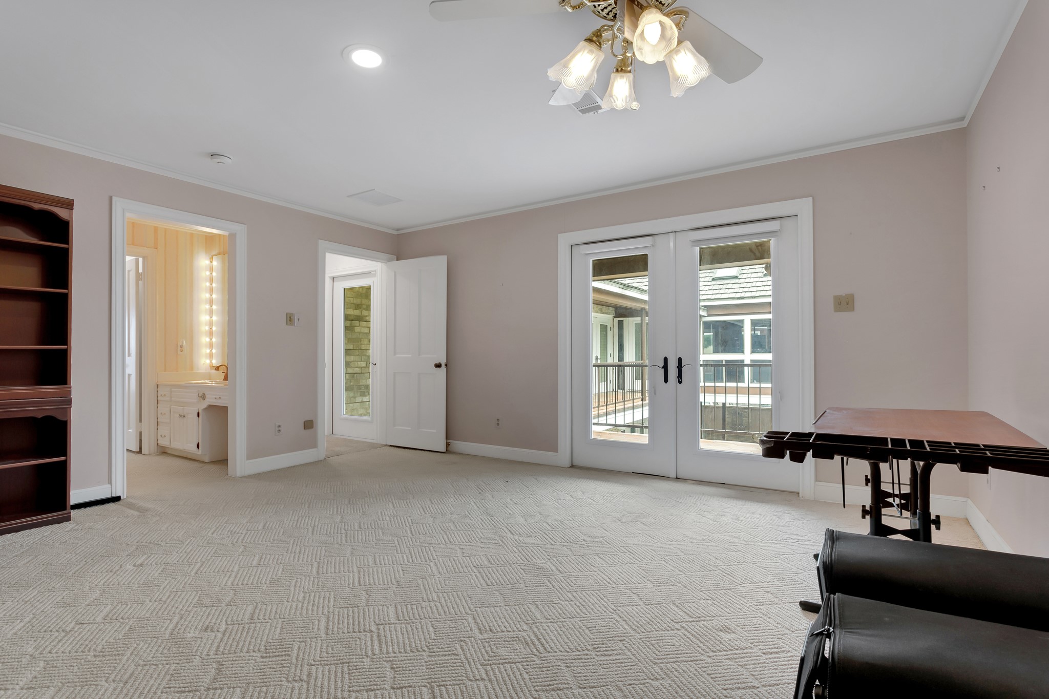 18506 Upper Bay Road Houston, TX 77058 - Photo 39 of 50 Upstairs secondary bedroom #3