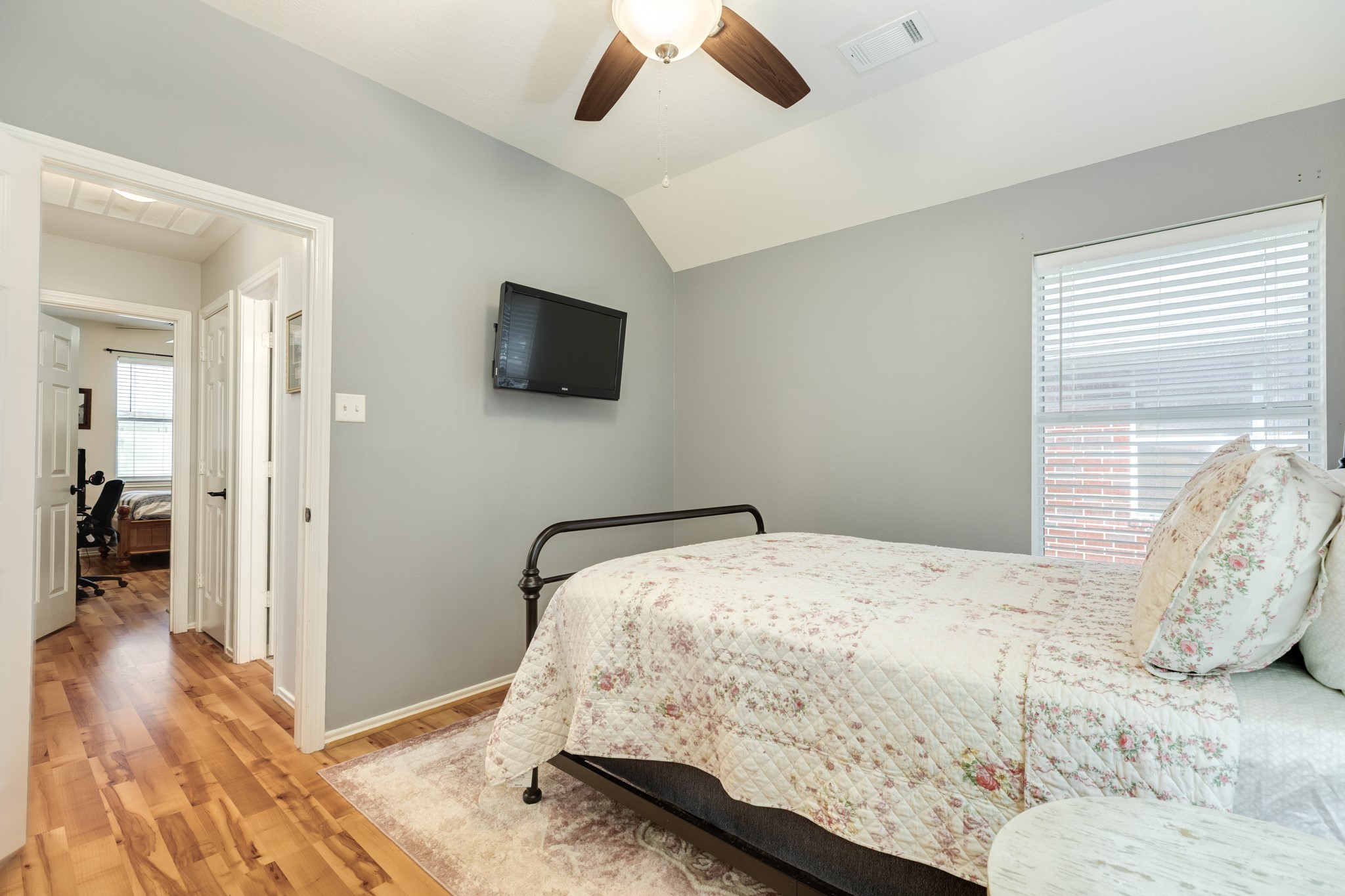 13808 Stark Bridge Lane Rosharon, TX 77583 - Photo 20 of 39 Secondary bedroom view highlighting the convenient bathroom access situated between the two secondary bedrooms.