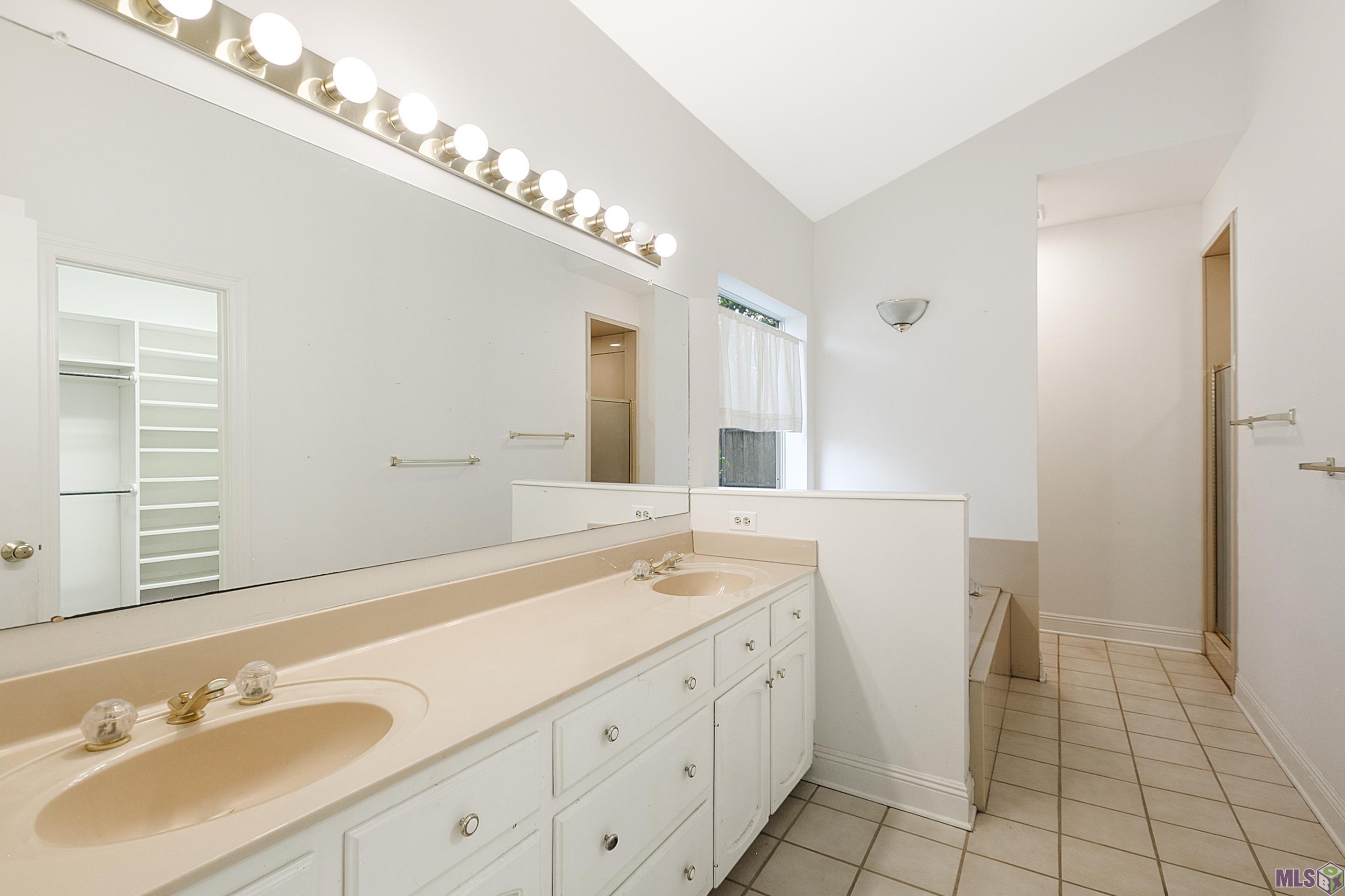 10648 Classique Drive Baton Rouge, LA 70815 - Photo 11 of 24 Primary bathroom
