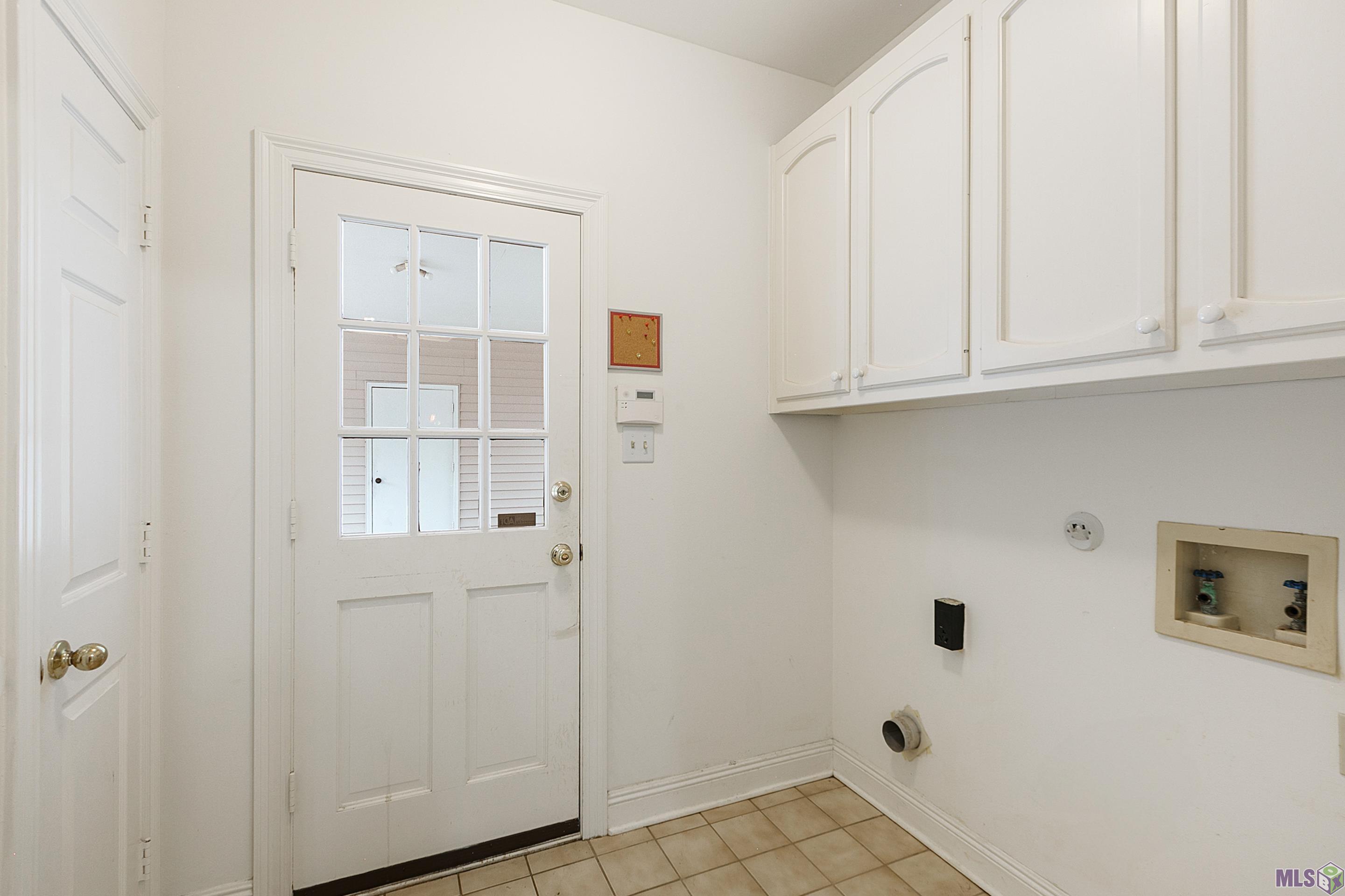 10648 Classique Drive Baton Rouge, LA 70815 - Photo 22 of 24 Laundry/utility