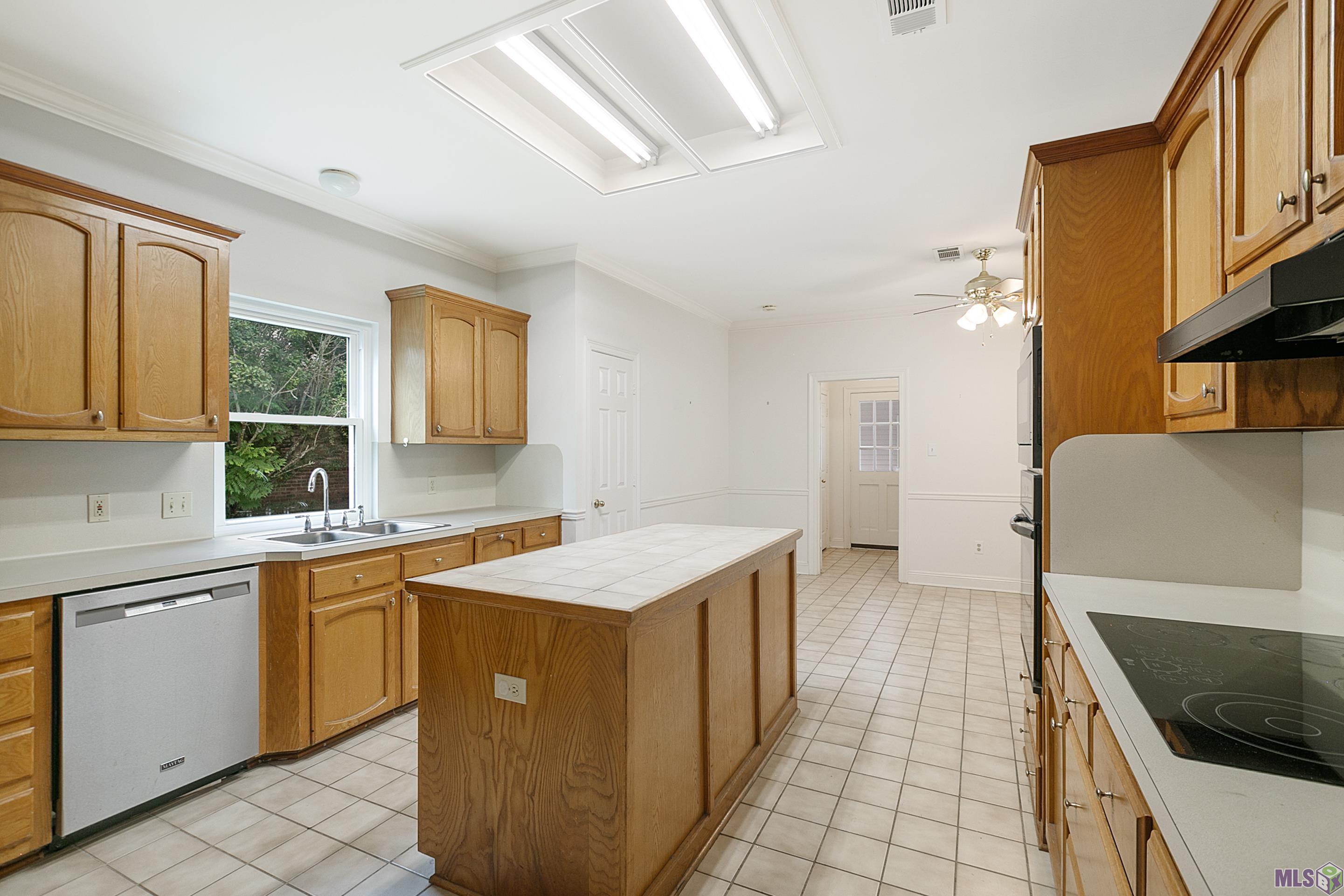 10648 Classique Drive Baton Rouge, LA 70815 - Photo 6 of 24 Gallery Image 6