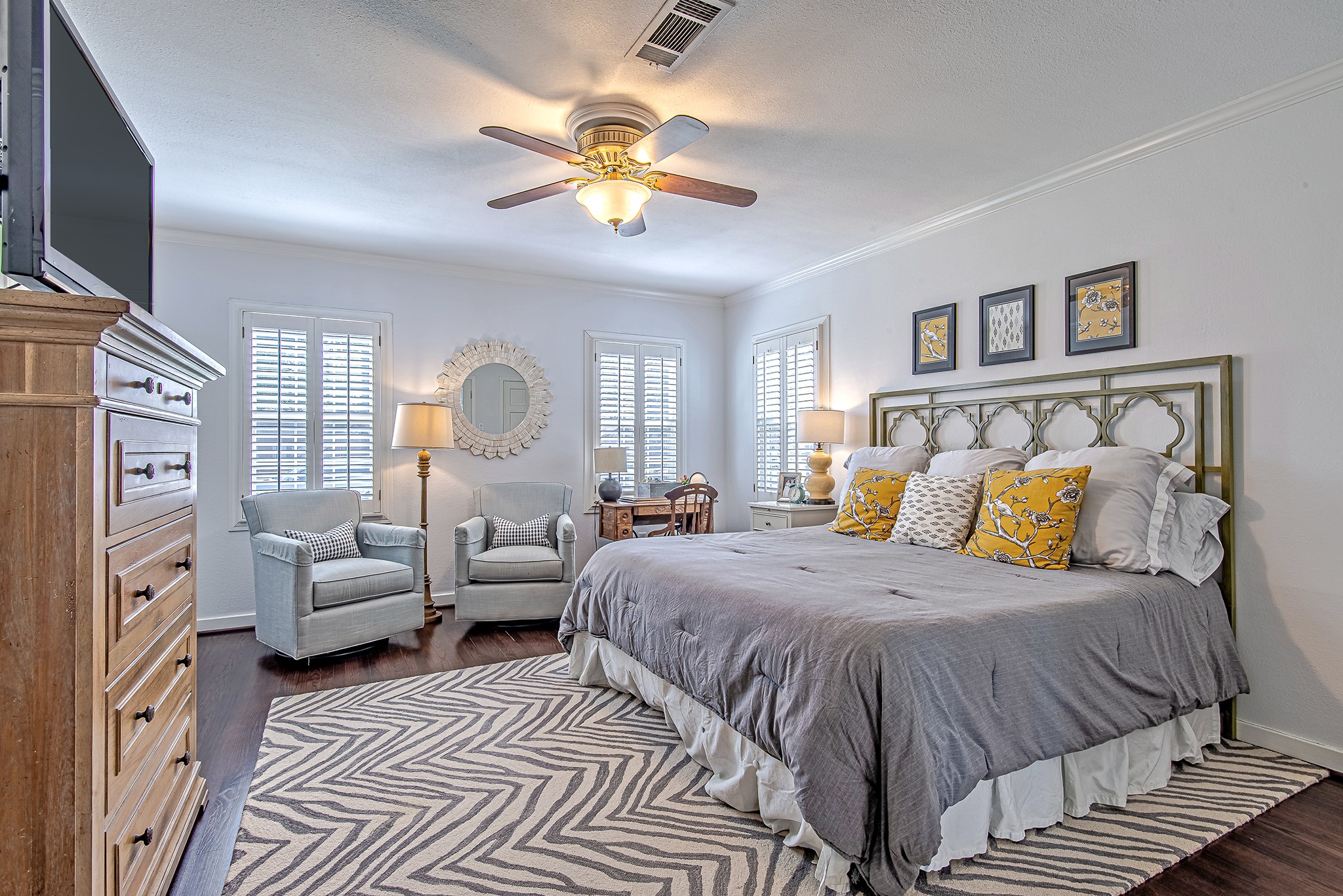 520 West 30th Street Houston, TX 77018 - Photo 22 of 28 This large secondary bedroom offers plenty of space, enhanced by natural light streaming through plantation shutters.