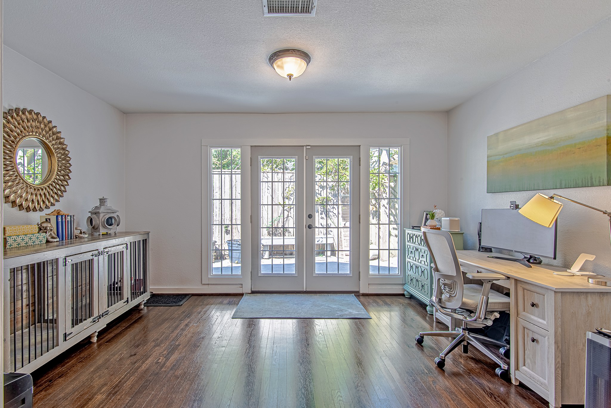 520 West 30th Street Houston, TX 77018 - Photo 7 of 28 This flex room off the living area is filled with natural light from the French doors, offering access to the backyard. Perfect as a home office, reading nook, or playroom, this space adapts easily to meet your needs.