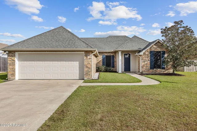 $235,000 | 134 Rue Des Cannes, Maurice, LA 70555