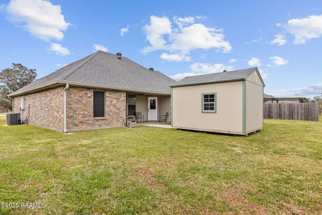 $235,000 | 134 Rue Des Cannes, Maurice, LA 70555