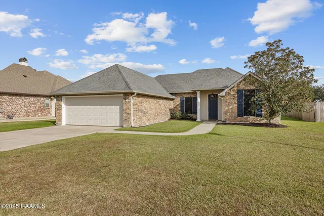 $235,000 | 134 Rue Des Cannes, Maurice, LA 70555