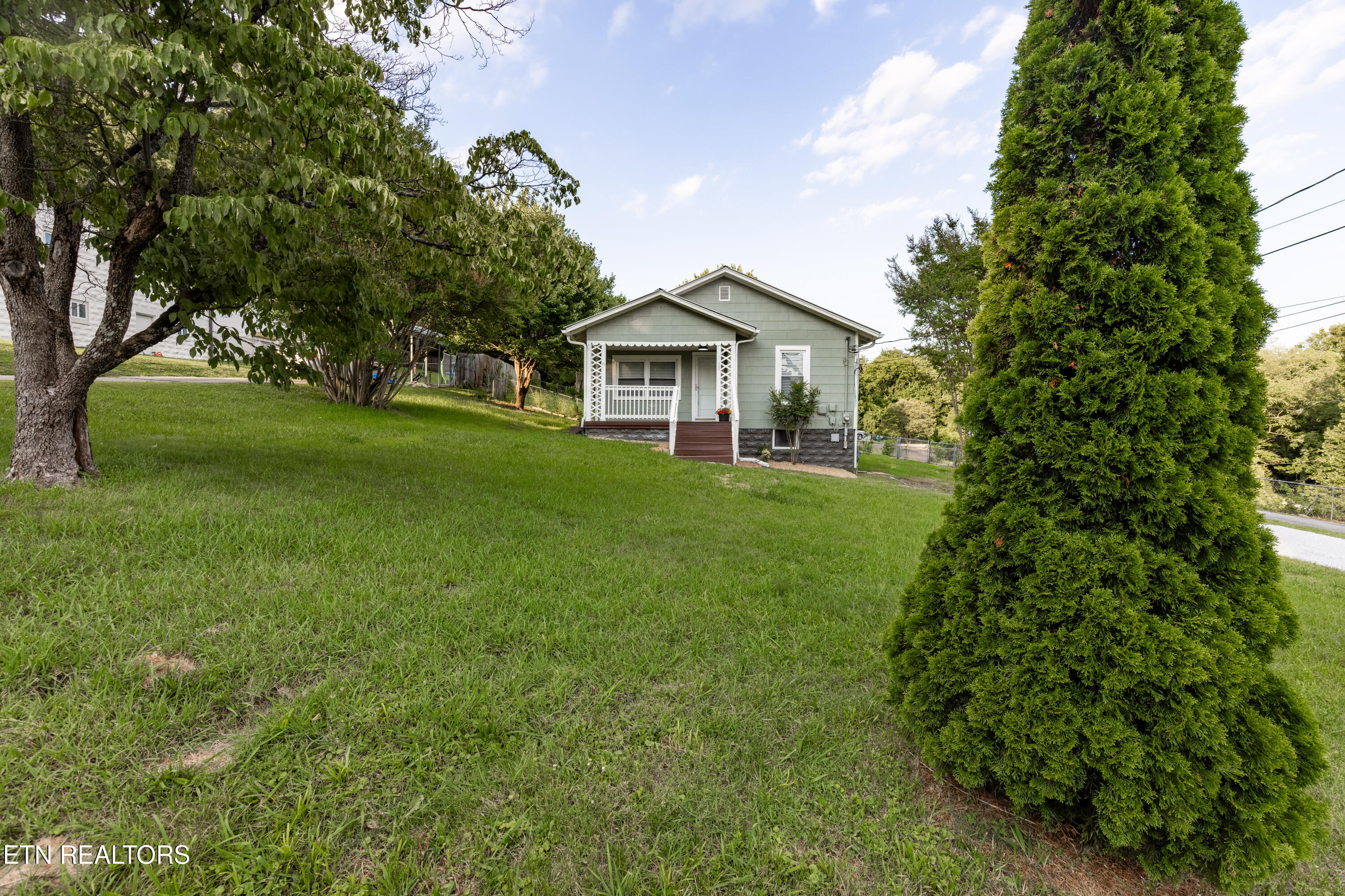 5600 Wassman Road Knoxville, TN 37912 - Photo 2 of 28 5600 Wassman-2