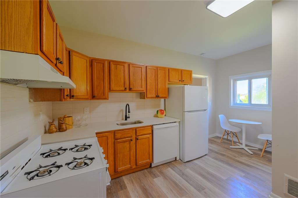 2437 Bruce Way Pittsburgh, PA 15218 - Photo 6 of 24 Gallery Image 6