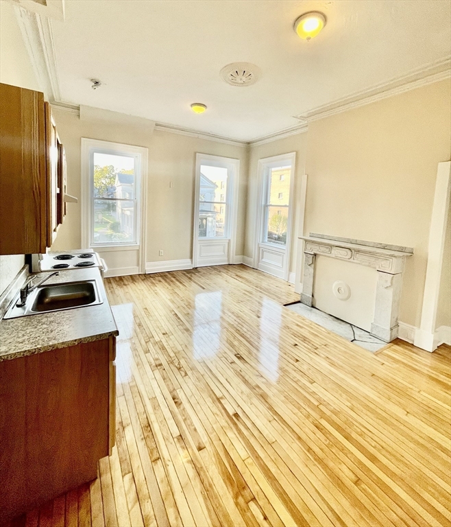 5 Ashland Street Worcester, MA 01609 - Photo 3 of 19