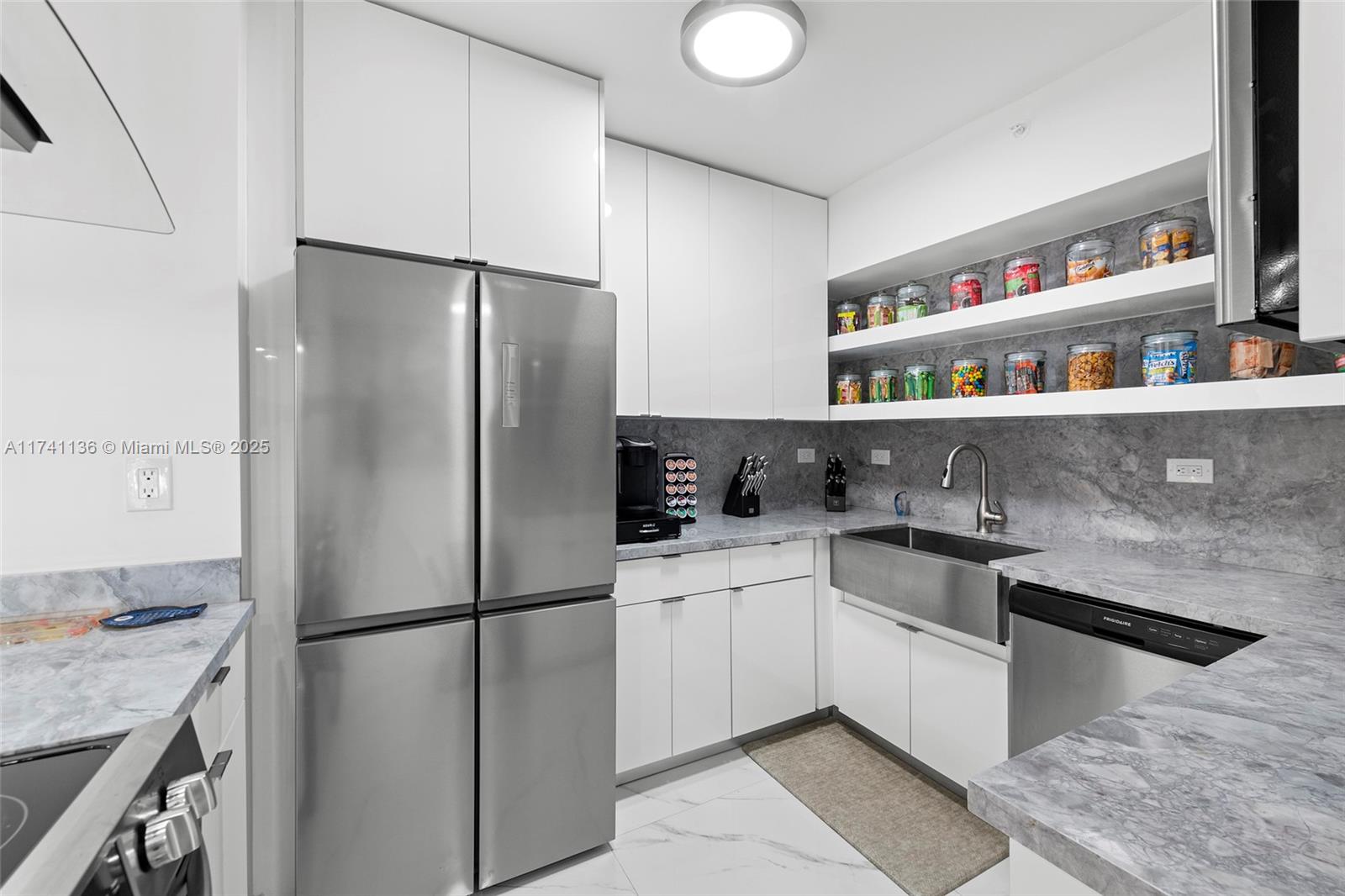 1500 Bay Road, Unit 746S Miami Beach, FL 33139 - Photo 4 of 53 Gallery Image 4