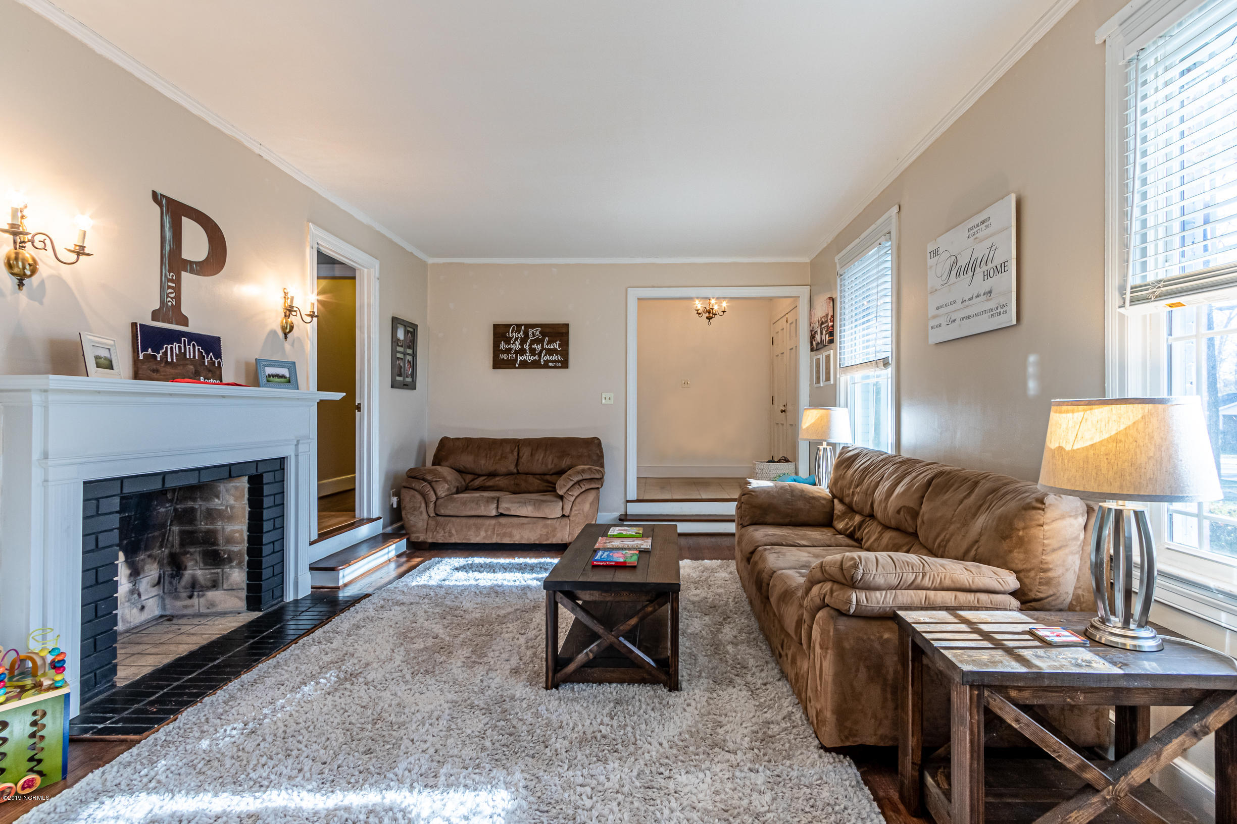 10 Laran Road Jacksonville, NC 28540 - Photo 4 of 35 LIVING ROOM