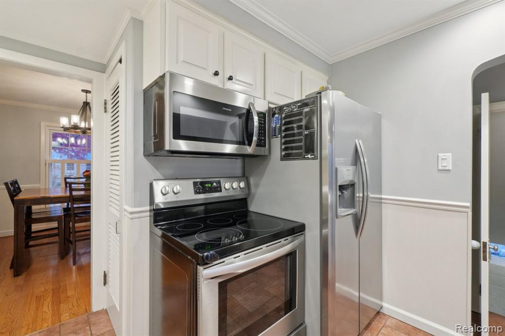 1039 Hawthorne Road Grosse Pointe Woods, MI 48236 - Photo 17 of 63