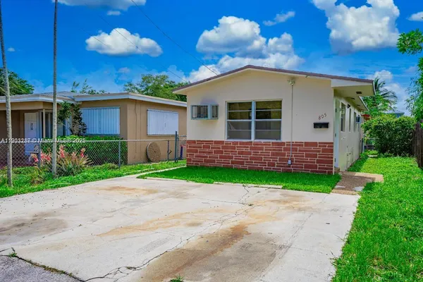 $2,500 | 805 Northwest 3rd Terrace, Unit 1, Hallandale Beach, FL 33009