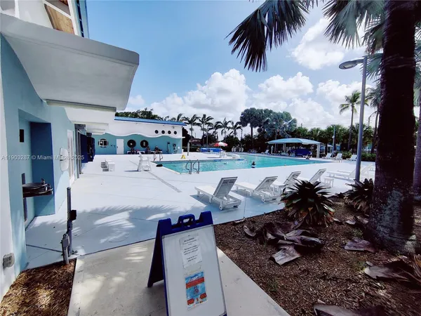 $2,500 | 805 Northwest 3rd Terrace, Unit 1, Hallandale Beach, FL 33009