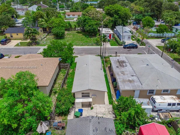 $2,500 | 805 Northwest 3rd Terrace, Unit 1, Hallandale Beach, FL 33009